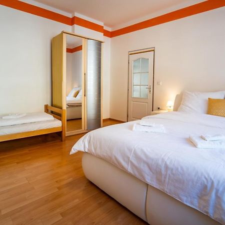 Lukas Apartments ヤーヒモフ エクステリア 写真