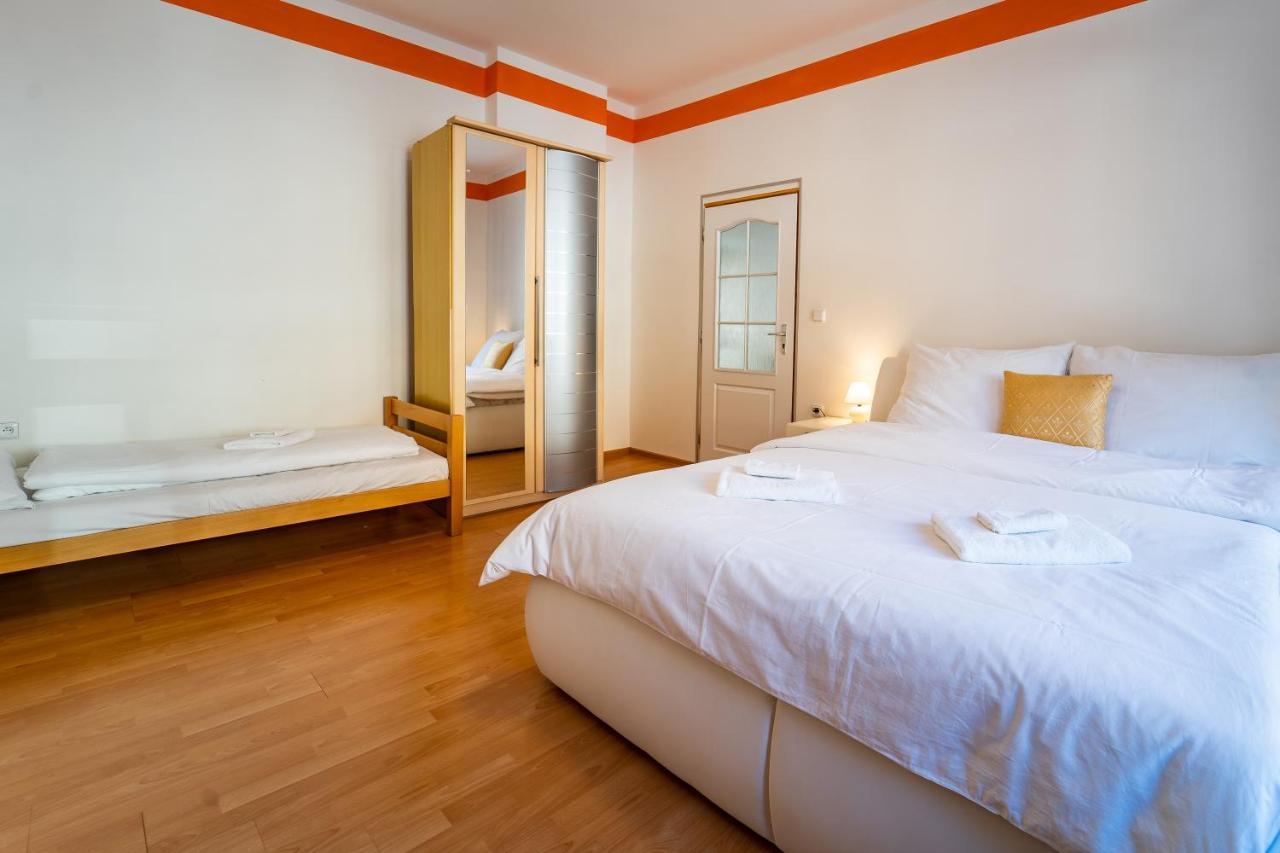 Lukas Apartments ヤーヒモフ エクステリア 写真
