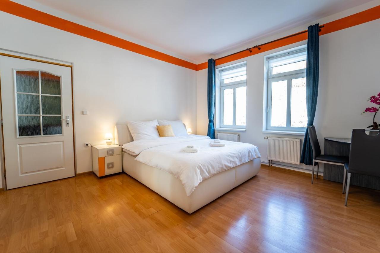 Lukas Apartments ヤーヒモフ エクステリア 写真