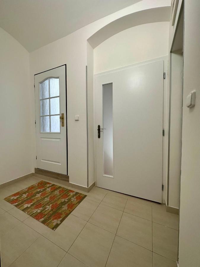 Lukas Apartments ヤーヒモフ エクステリア 写真