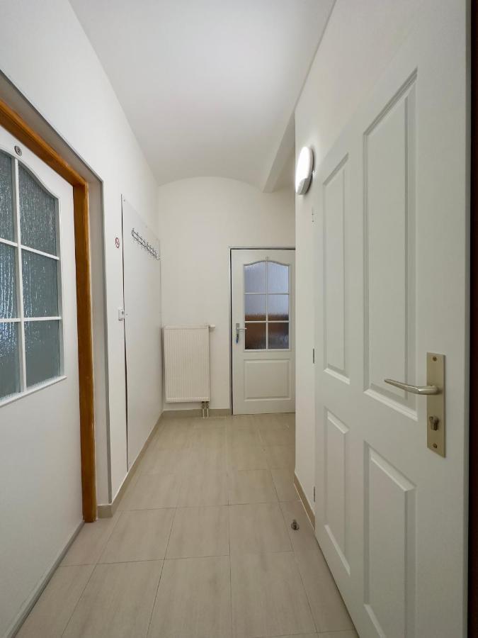 Lukas Apartments ヤーヒモフ エクステリア 写真